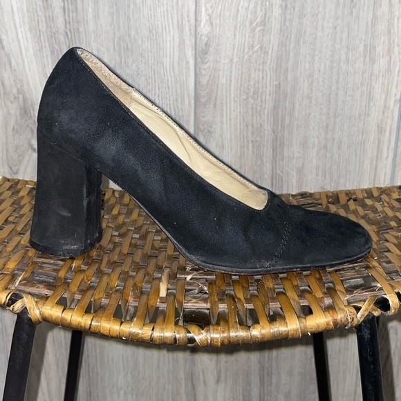Prada Women's Black Suede Pumps Vintage Leather Soles Sz 35 - Picture 8 of 14